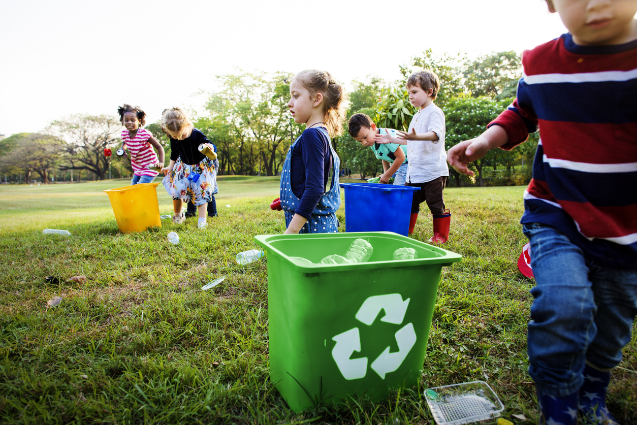 children recycling